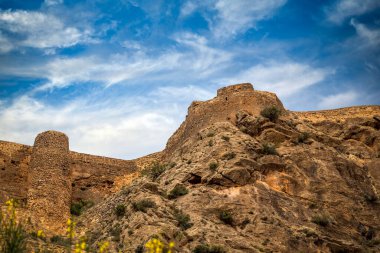 Albacete, Castilla la la Mancha, İspanya 'daki Bezelye de San Pedro şatosunun ortaçağ duvarının manzarası