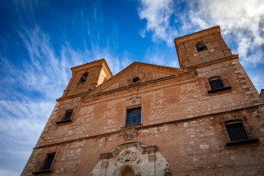 Aşağıdan, Almagro, Ciudad Real, İspanya 'daki Parroquia de San Bartolom manzarası.