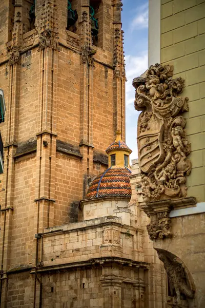 Вертикальне Фото Вежі Церкви Сантас Юста Суфіна Оріхуелі Аліканте Іспанія — стокове фото
