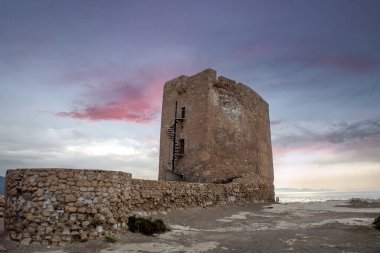 16. yüzyıl savunma kulesi Torre Cope ya da del Santo Cristo Aguilas, Murcia Bölgesi, İspanya Cabo Cope ve Puntas de Calnegre bölge parkında