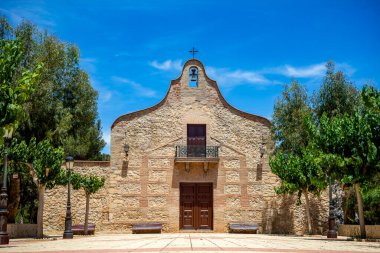 İspanya 'nın Murcia bölgesindeki Pliego' da gün ortası aydınlığıyla Virgen de los Remedios 'un inzivaya çekilmiş hali.