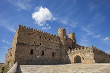 Ortaçağ kalesi Sigenza, Guadalajara, Castilla-la Mancha 'nın manzarası, öğle vakti kale meydanından