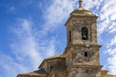 Ana ilgi odağı Santa Mara, Sigenza, Guadalajara, Castilla-La Mancha, İspanya 'nın çan kulesi..