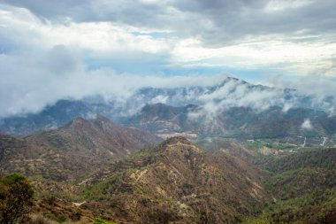 Murcia, Murcia Bölgesi El Valle Bölgesel Parkı 'ndaki Ay Manzarası' nda yağmur sonrası bulutlar