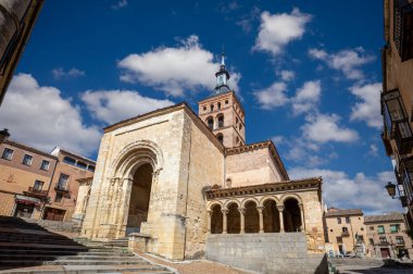 San Milln, Segovia, Castilla y Leon, İspanya, UNESCO dünya mirası şehri Romanesk Kilisesi manzarası