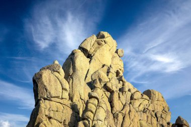 Guisando, vila, Castilla y Len, İspanya 'daki Galayos vadisinin dağ geçidinde gündüz vakti dinlenme yerinin ayrıntıları.