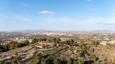 İspanya 'nın Murcia kentindeki El Valle Doğal Parkı' ndaki İber bölgesi La Luz 'a bakın.