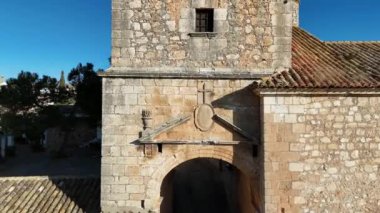 Santsima Trinidad de Alarcon, Cuenca, Castilla-La Mancha, İspanya Kilisesi 'nin hava manzarası.