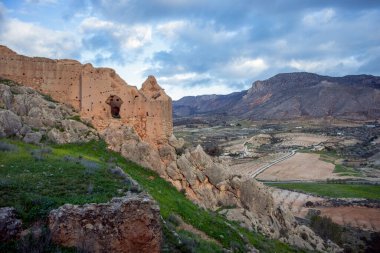 İspanya 'nın Murcia Bölgesi Lorca kasabasındaki bir uçurumun tepesindeki ortaçağ Xiquena Kalesi' nin yıkıntılarının detayları.