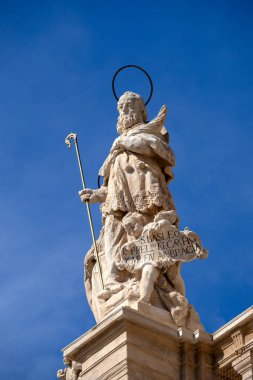 Santa Mara de Murcia Katedrali 'nin ön cephesinde Aziz Basil' i tasvir eden heykel