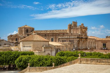 San Carlo al Corso Kilisesi 'nin dış cephesi UNESCO Dünya Mirası kasabası Noto, Sicilya, İtalya, gündüz vakti