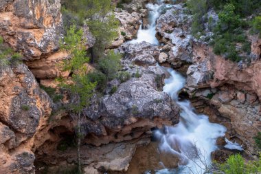 İspanya, Castilla-La Mancha, Cuenca 'daki Chorreras del Ro Cabriel' in hava görüntüsü ulusal bir anıt ilan etti.