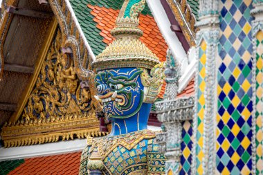 Yaskha muhafızları Bangkok, Tayland 'daki Büyük Saray' da Wat Phra Kaew ya da Emerald Tapınağının girişinde.