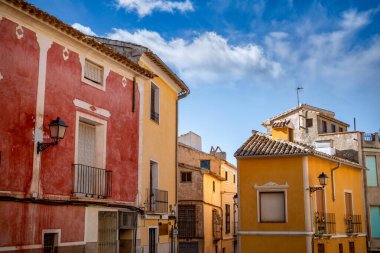 İspanya 'nın Murcia Bölgesi, Cehegin kentindeki tipik bir cadde.