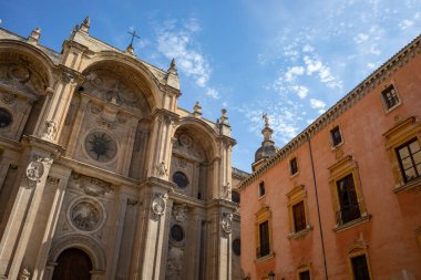 Granada, Endülüs, İspanya 'daki Plaza de las Pasiegas katedralinin ön cephesi.