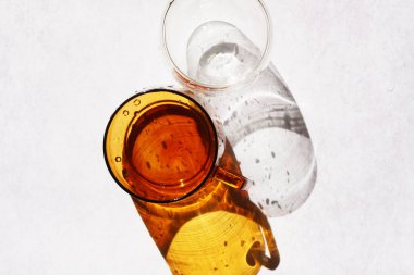 Cam yansıma üst görünümü. Güzel gölgeler. Minimalizm arkaplanı