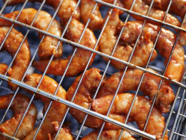 Kızarmış karides. Deniz ürünleri barbeküsü.