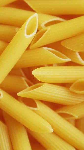 Penne Pasta Textur Italienische Küche Lebensmittel Hintergrund Vertikales Video — Stockvideo