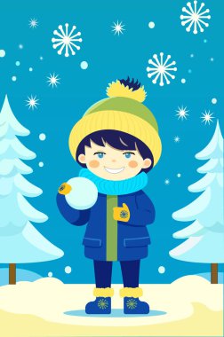 Elinde bir kartopu tutan çocuk arka planda karla kaplı köknar ağaçları ve kar yağışı var.