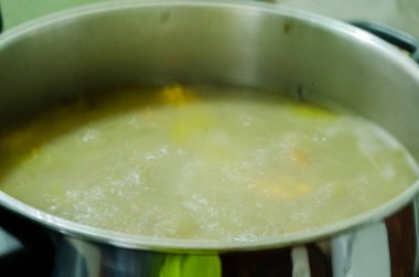 Bir tencere çorba kaynıyor..