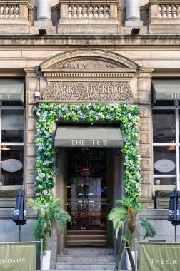 Liverpool, UK- 7 Eylül 2022: The Sir T Otel ve Bar 'ın girişi .