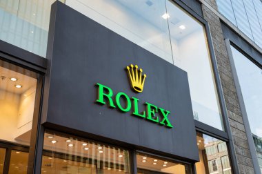 Liverpool, UK- 7 Eylül 2022 Liverpool İngiltere 'deki Rolex mağazasının tabelası.