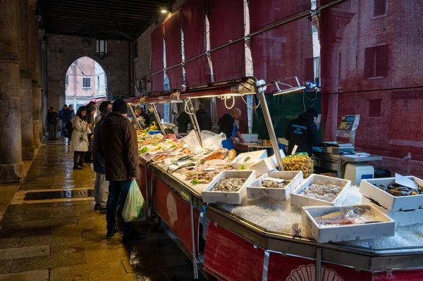 Benátky Itálie Února 2023 Rybí Trh Rialto Benátkách Itálie — Stock fotografie