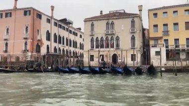 Venedik, İtalya - 22 Şubat 2023: Venedik Kanal Seyahat Videosu