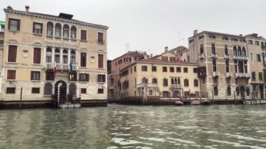 Venedik, İtalya - 22 Şubat 2023: Venedik Kanal Seyahat Videosu