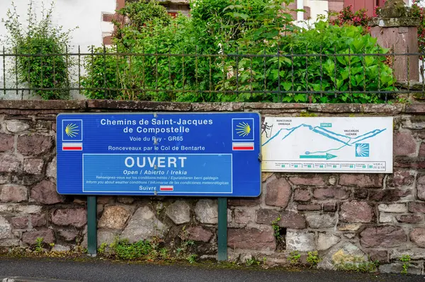 stock image Saint-Jean-Pied-de-Port, France- May 15, 2024: The sign that says the Camino  route over the mountain is open because of good weather