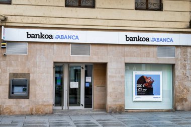 Pamplona, İspanya - 19 Mayıs 2024: Pamplona 'daki Bankoa Abanca Bankası' nın önü