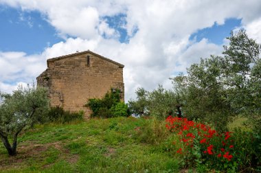 Villatuerta, İspanya - 23 Mayıs 2024: Villatuerta 'daki Ermita de San Miguel Arcngel kilisesinin eski mührü