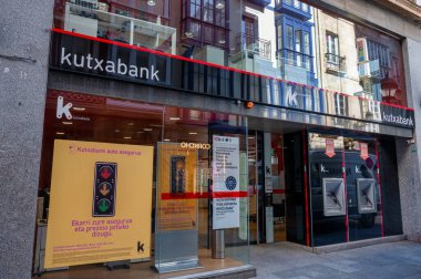 Bilbao, İspanya... 28 Mayıs 2024: Bilbao 'da Kutxabank' ın önü