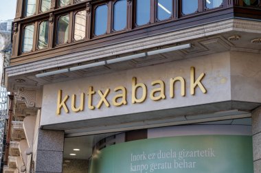 Bilbao, İspanya... 28 Mayıs 2024: Bilbao 'da Kutxabank' ın önü