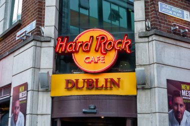 Dublin, Ireland- 4 Şubat 2025 Dublin şehir merkezindeki Hard Rock Cafe 'nin önü.