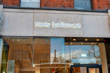 Dublin, Ireland- 4 Şubat 2025 Dublin şehir merkezindeki yeni denge mağazasının önü.