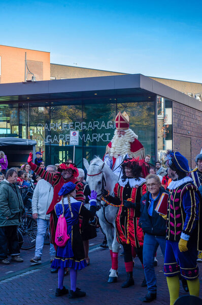 12 ноября 2022 г. Лейден, Нидерланды, прибытие святого Николая Синтеза со своим
