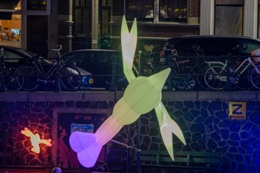 15 Aralık 2022, AMSTERDAM, NETHERLANDS, Hollanda 'daki Işık Festivali sırasında Amsterdam' ı Gece, Noel ve Yeni Yıl atmosferi