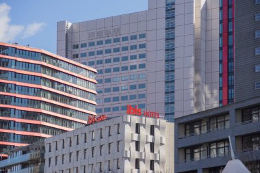 27 Mart 2023, Rotterdam, Hollanda, konut ve ofis binalarının mimari ayrıntıları üzerine görüş