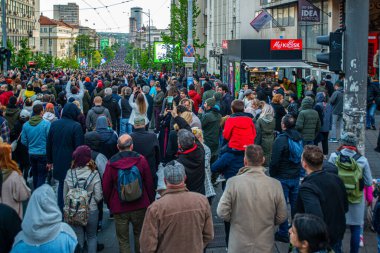 12 Mayıs 2023, Belgrad, Sırbistan, Belgrad okulunda ve Belgrad yakınlarındaki Mladenovac kentinde toplu katliamın yol açtığı şiddete karşı protesto