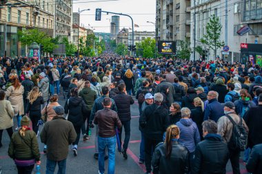 12 Mayıs 2023, Belgrad, Sırbistan, Belgrad okulunda ve Belgrad yakınlarındaki Mladenovac kentinde toplu katliamın yol açtığı şiddete karşı protesto