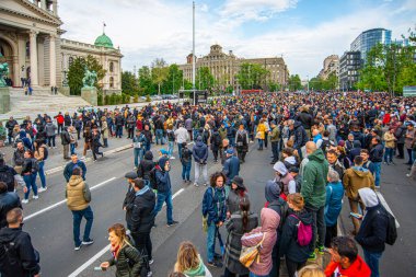 12 Mayıs 2023, Belgrad, Sırbistan, Belgrad okulunda ve Belgrad yakınlarındaki Mladenovac kentinde toplu katliamın yol açtığı şiddete karşı protesto