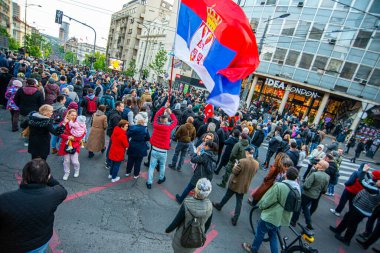 12 Mayıs 2023, Belgrad, Sırbistan, Belgrad okulunda ve Belgrad yakınlarındaki Mladenovac kentinde toplu katliamın yol açtığı şiddete karşı protesto