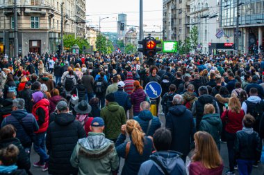 12 Mayıs 2023, Belgrad, Sırbistan, Belgrad okulunda ve Belgrad yakınlarındaki Mladenovac kentinde toplu katliamın yol açtığı şiddete karşı protesto