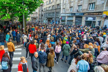 12 Mayıs 2023, Belgrad, Sırbistan, Belgrad okulunda ve Belgrad yakınlarındaki Mladenovac kentinde toplu katliamın yol açtığı şiddete karşı protesto