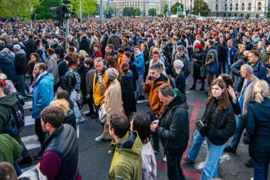 12 Mayıs 2023, Belgrad, Sırbistan, Belgrad okulunda ve Belgrad yakınlarındaki Mladenovac kentinde toplu katliamın yol açtığı şiddete karşı protesto