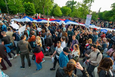 19 Mayıs 2023, Belgrad, Sırbistan ve bazı bakanların istifası ve medyaya eşit yaklaşım talebiyle siyasi muhalefet tarafından düzenlenen halk protestoları.