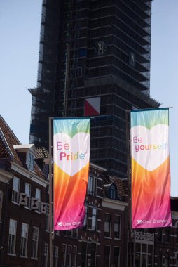 03 Haziran 2023 Utrecht, Hollanda, Drag queens, LBTQIA + şiddetini protesto eden Utrecht Gurur bot geçit törenini yönetti (Çoklu değerler)