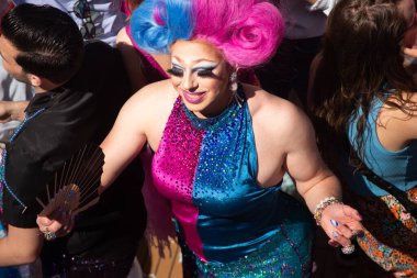 03 Haziran 2023 Utrecht, Hollanda, Drag queens, LBTQIA + şiddetini protesto eden Utrecht Gurur bot geçit törenini yönetti (Çoklu değerler)