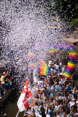 03 Haziran 2023 Utrecht, Hollanda, Drag queens, LBTQIA + şiddetini protesto eden Utrecht Gurur bot geçit törenini yönetti (Çoklu değerler)